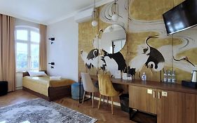 Forrest Apartments & Hostel